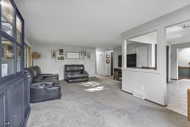 1731 OAKRIDGE COURT, Menasha, WI 54952