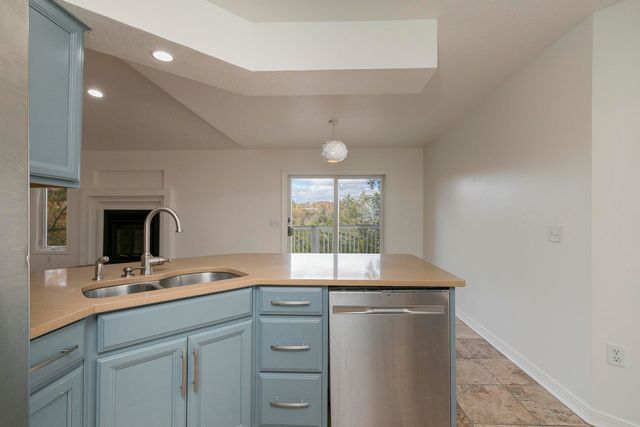 2725 Maple Street, Hollister, MO 65672