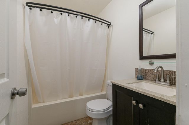 2725 Maple Street, Hollister, MO 65672