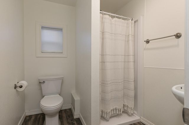 2725 Maple Street, Hollister, MO 65672