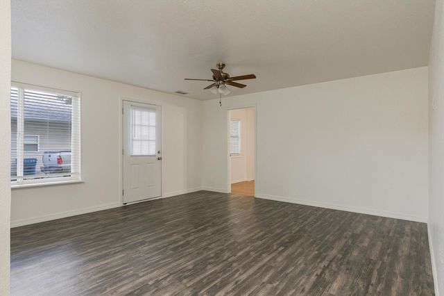 2725 Maple Street, Hollister, MO 65672