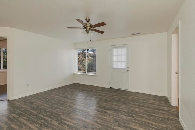 2725 Maple Street, Hollister, MO 65672