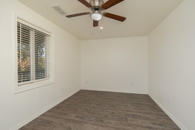 2725 Maple Street, Hollister, MO 65672