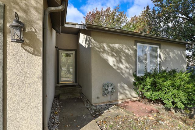 2725 Maple Street, Hollister, MO 65672