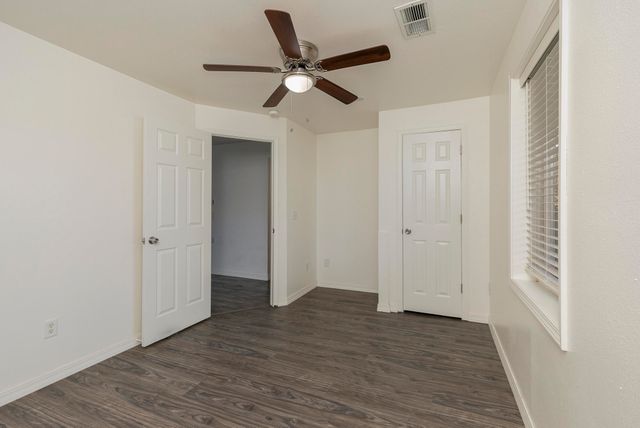 2725 Maple Street, Hollister, MO 65672