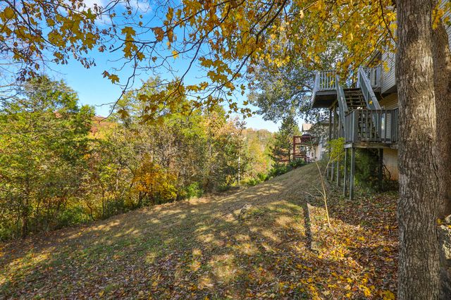 2725 Maple Street, Hollister, MO 65672