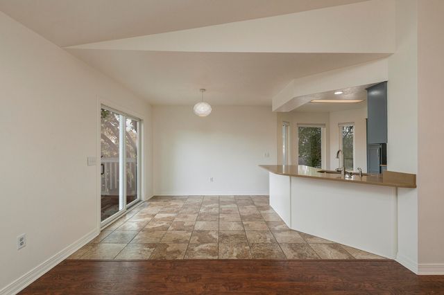 2725 Maple Street, Hollister, MO 65672