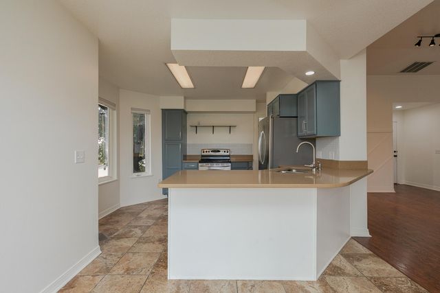 2725 Maple Street, Hollister, MO 65672