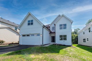 25W275 Doris Avenue, Carol Stream, IL 60188