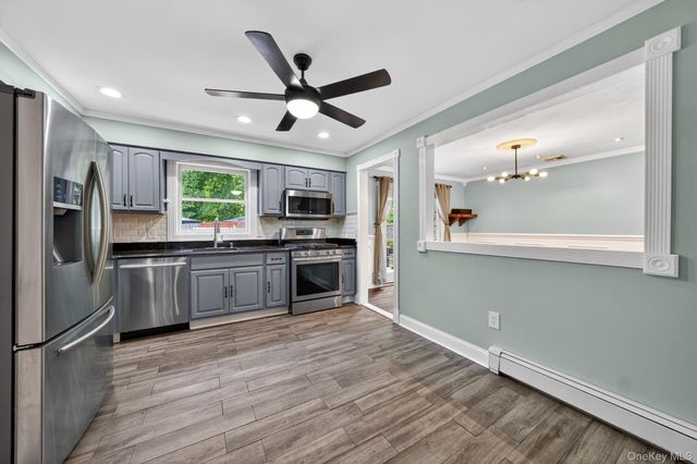 6 Oxford Place, Washingtonville, NY 10992