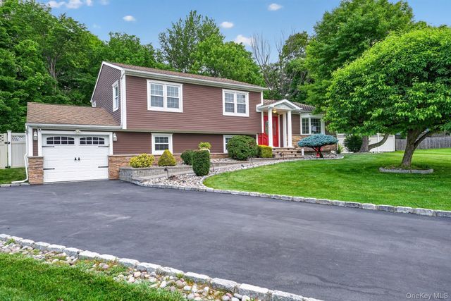 6 Oxford Place, Washingtonville, NY 10992