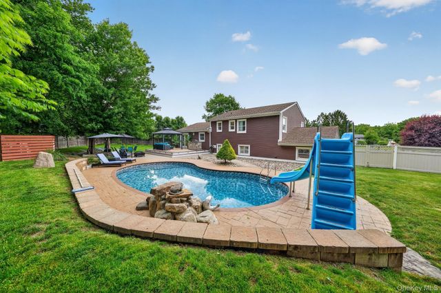 6 Oxford Place, Washingtonville, NY 10992