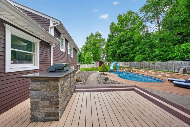 6 Oxford Place, Washingtonville, NY 10992