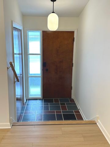 821 W Manor Court, Glenwood, IL 60425