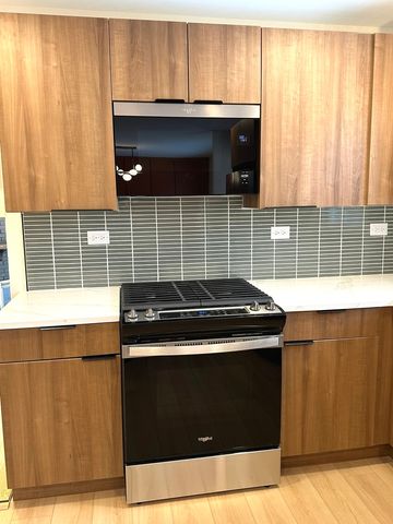 821 W Manor Court, Glenwood, IL 60425