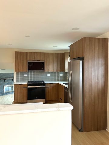 821 W Manor Court, Glenwood, IL 60425