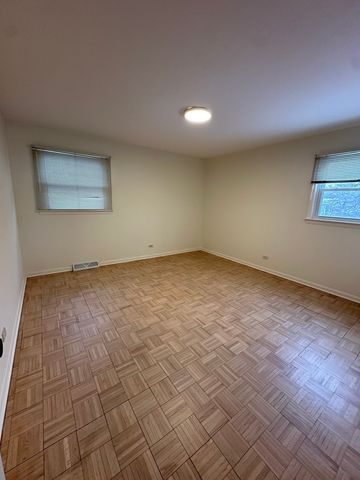 821 W Manor Court, Glenwood, IL 60425