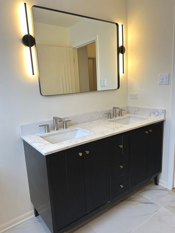 821 W Manor Court, Glenwood, IL 60425