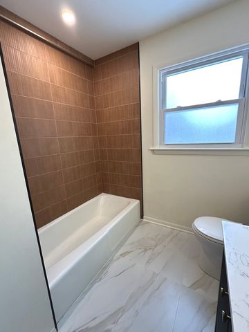 821 W Manor Court, Glenwood, IL 60425