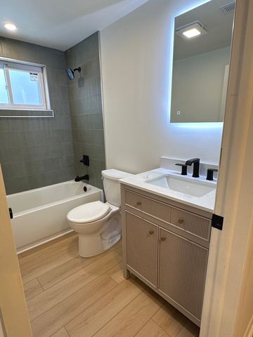 821 W Manor Court, Glenwood, IL 60425