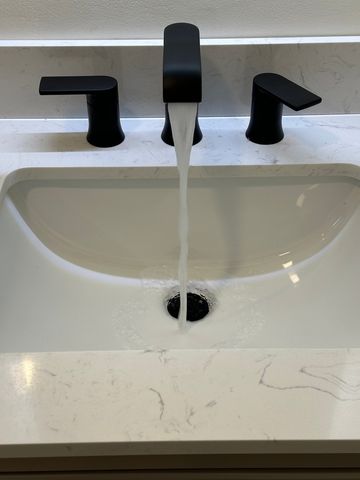 821 W Manor Court, Glenwood, IL 60425