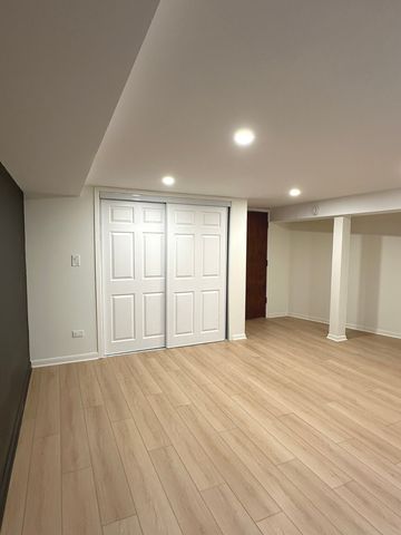 821 W Manor Court, Glenwood, IL 60425