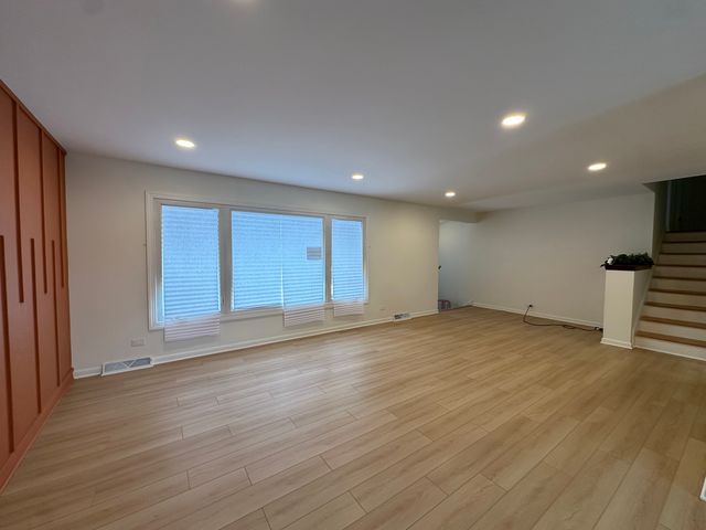 821 W Manor Court, Glenwood, IL 60425