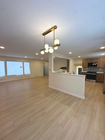 821 W Manor Court, Glenwood, IL 60425