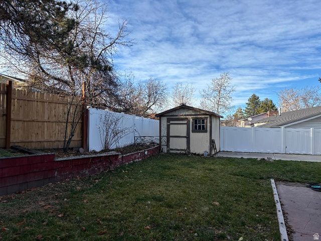 5346 S QUEENSWOOD DR, Taylorsville, UT 84129