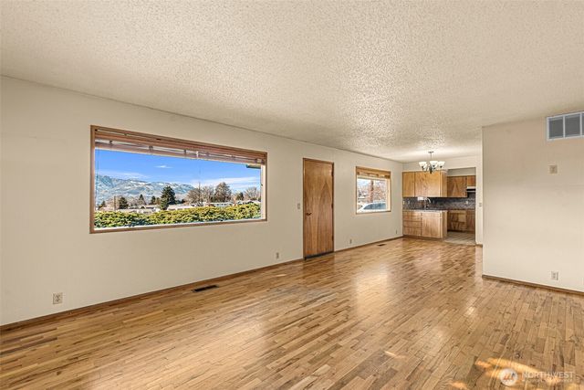 655 N Kansas Avenue, East Wenatchee, WA 98802