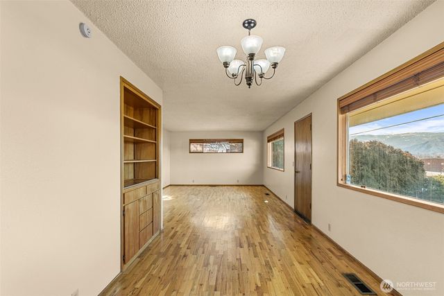 655 N Kansas Avenue, East Wenatchee, WA 98802