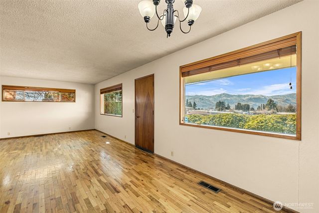 655 N Kansas Avenue, East Wenatchee, WA 98802