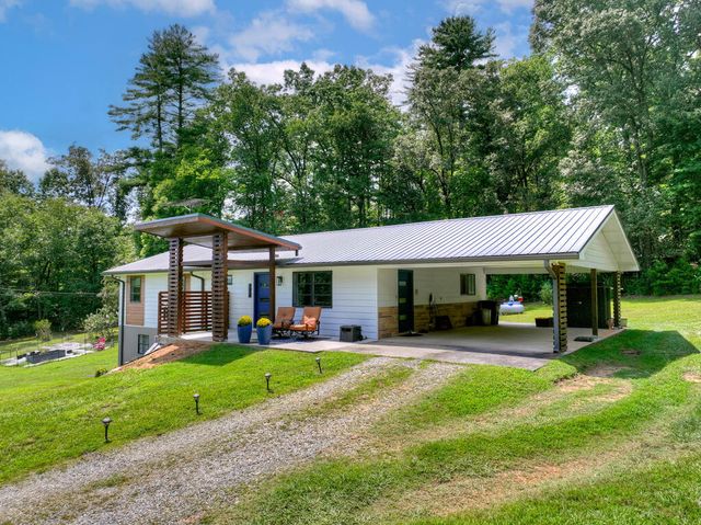 5700 Mobile Road, Blue Ridge, GA 30513