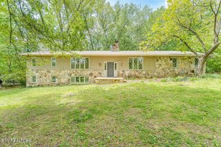 8305 Sharp Rd, Powell, TN 37849