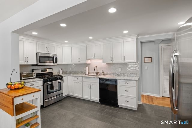 49 Minivale Road, Stamford, CT 06907