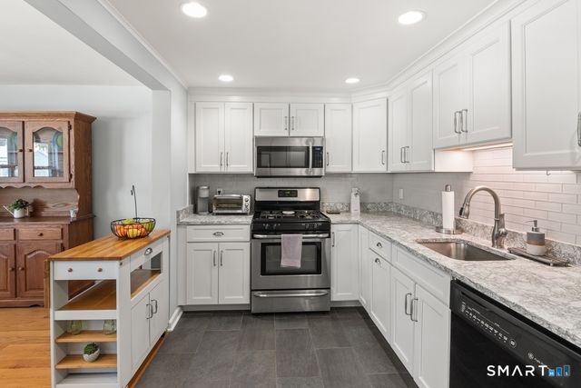 49 Minivale Road, Stamford, CT 06907