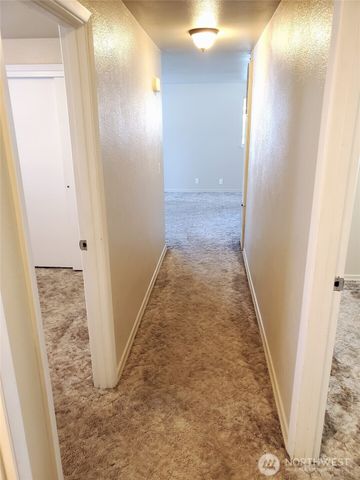 606 8th Street NW, Puyallup, WA 98371
