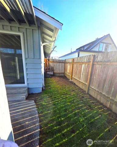 606 8th Street NW, Puyallup, WA 98371