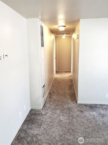 606 8th Street NW, Puyallup, WA 98371