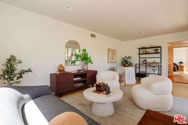 3958 Glenalbyn Drive, Los Angeles, CA 90065