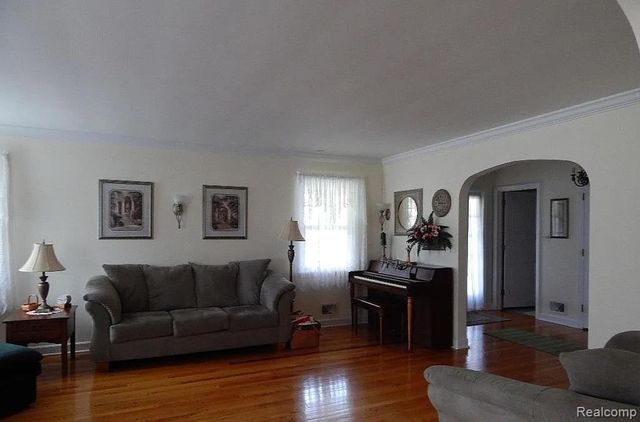 101 Cottage, Sturgis, MI 49091