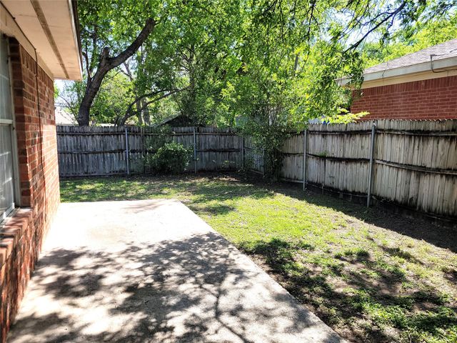 651 Meadow Park Drive, White Settlement, TX 76108