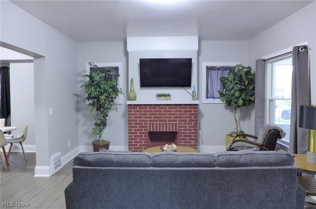 1453 W 107th Street, Cleveland, OH 44102