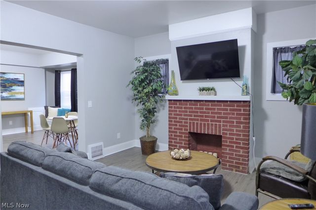 1453 W 107th Street, Cleveland, OH 44102