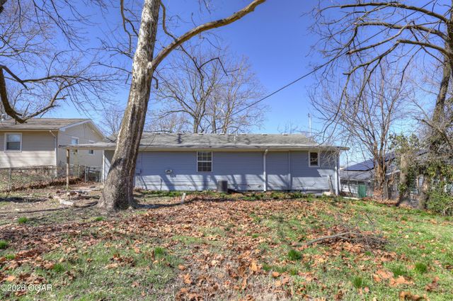 1637 Jefferson Circle, Webb City, MO 64870