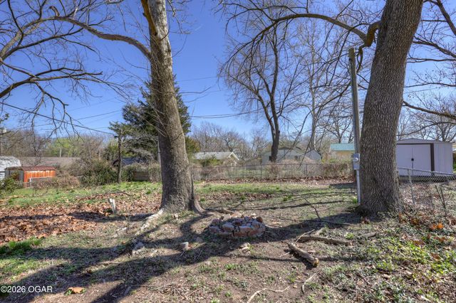 1637 Jefferson Circle, Webb City, MO 64870