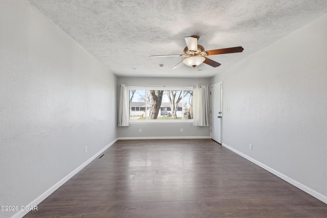 1637 Jefferson Circle, Webb City, MO 64870