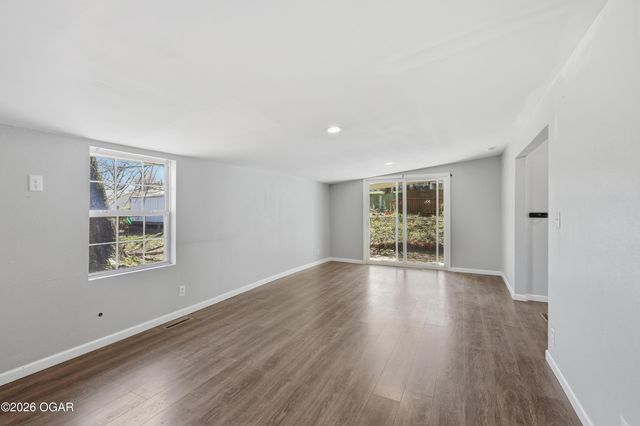 1637 Jefferson Circle, Webb City, MO 64870