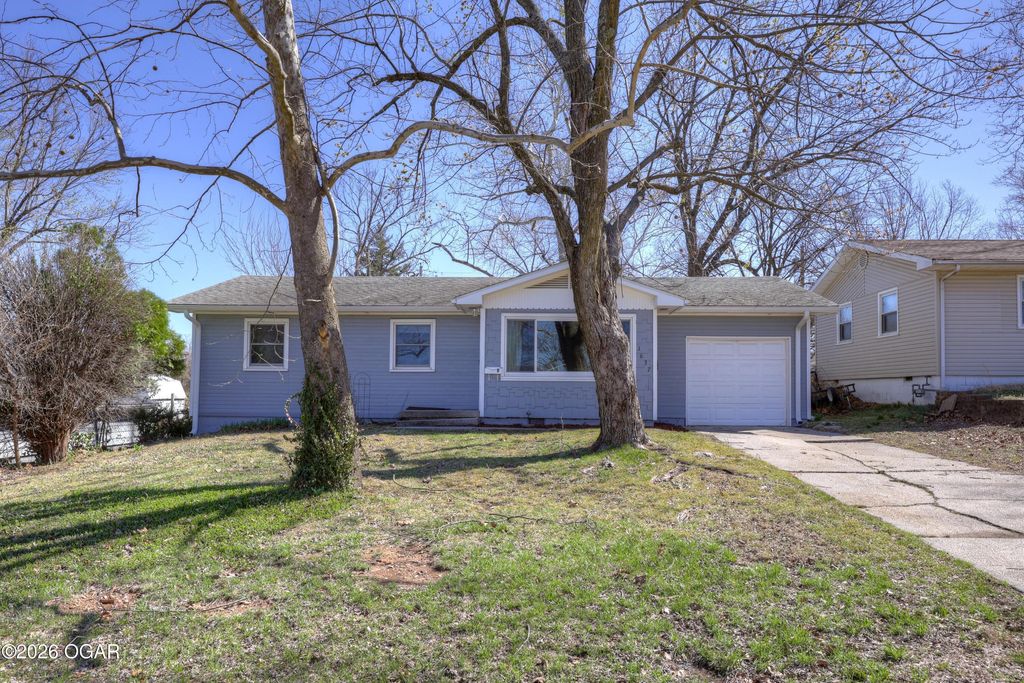 1637 Jefferson Circle, Webb City, MO 64870