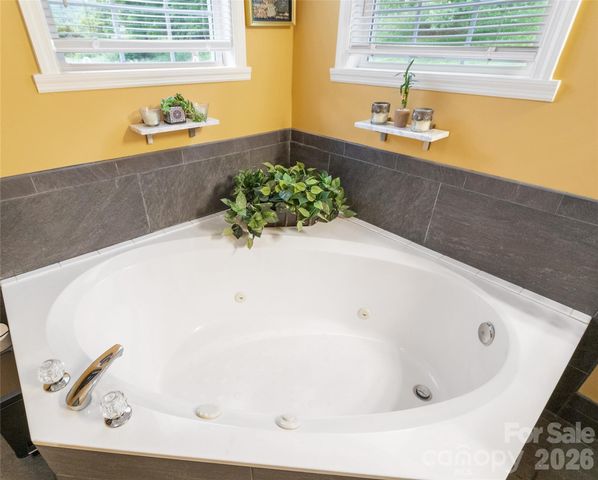 33 Copper Penny Lane, Burnsville, NC 28714